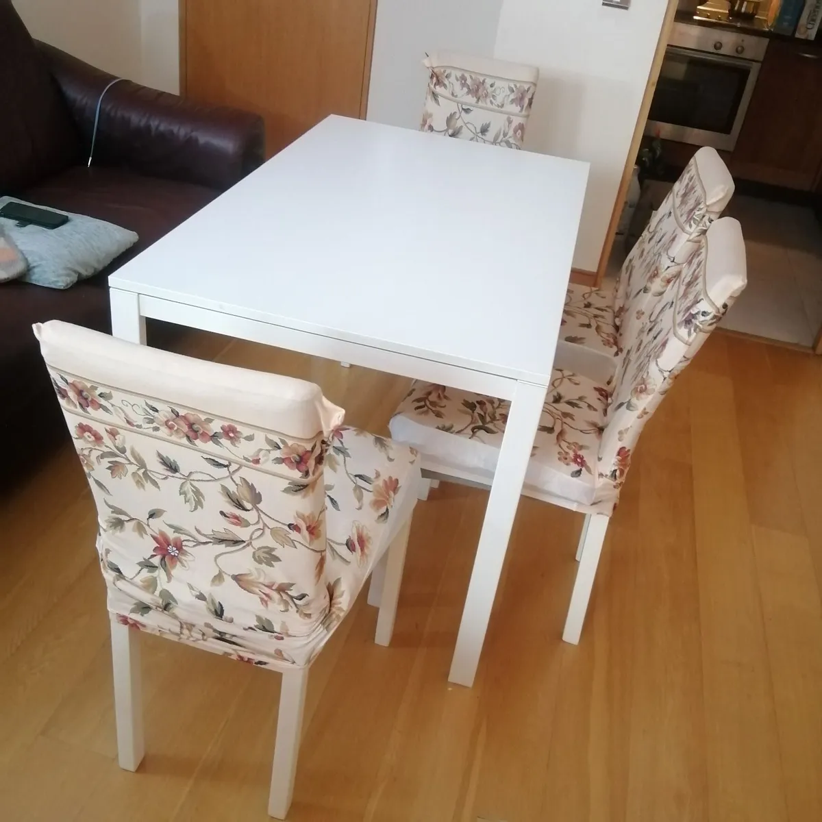 Dining table with chairs - Image 2