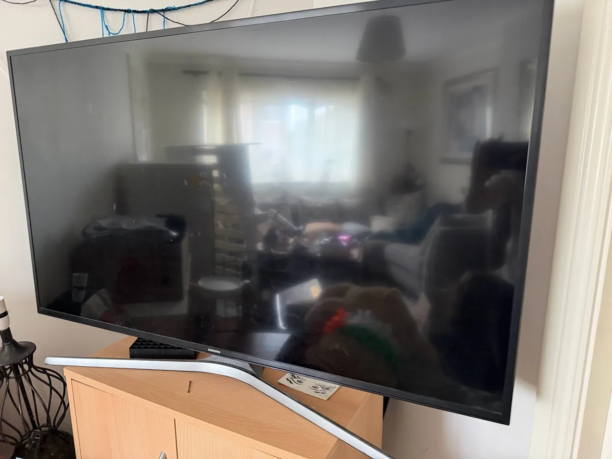 50” Samsung smart tv - Image 1