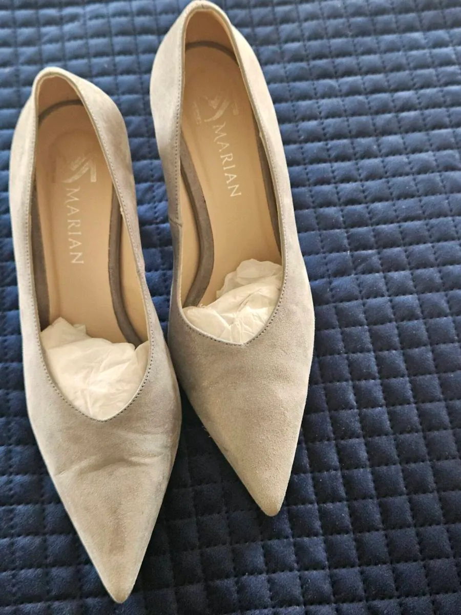 Grey Court Shoe - Image 1