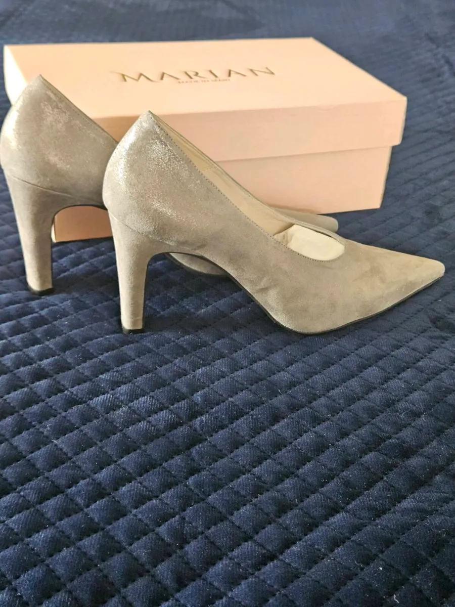 Grey Court Shoe - Image 2