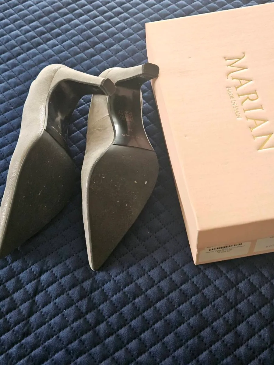 Grey Court Shoe - Image 3