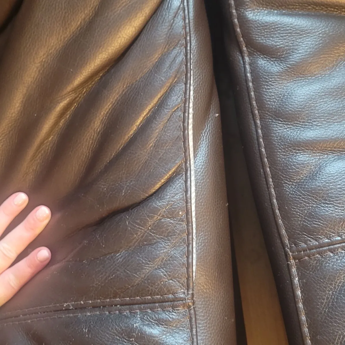 Suitebrown leather suite - Image 1