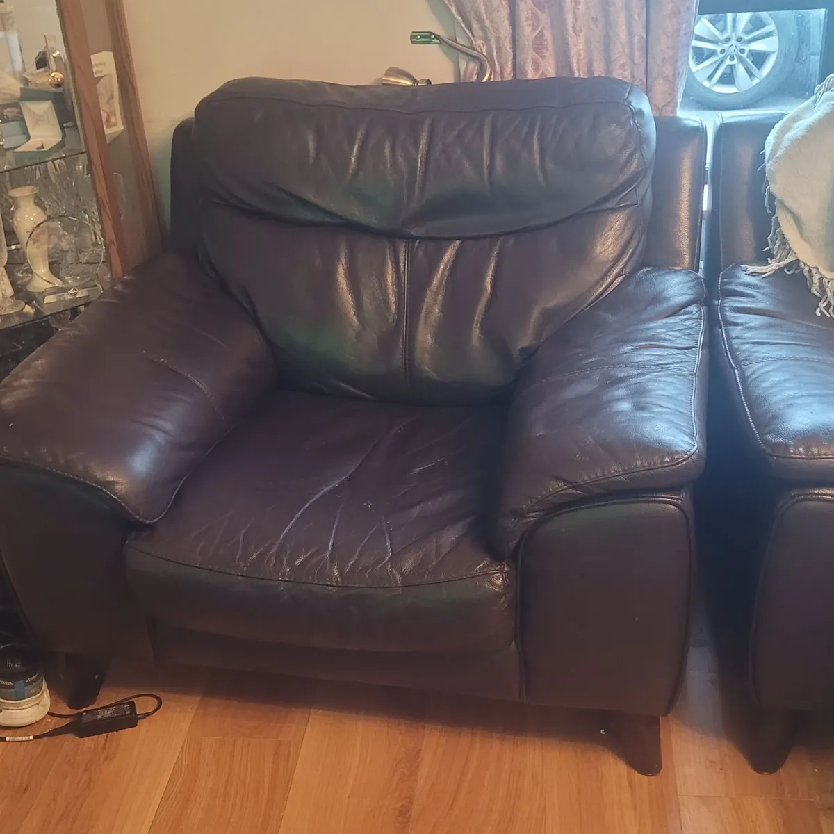 Suitebrown leather suite - Image 3