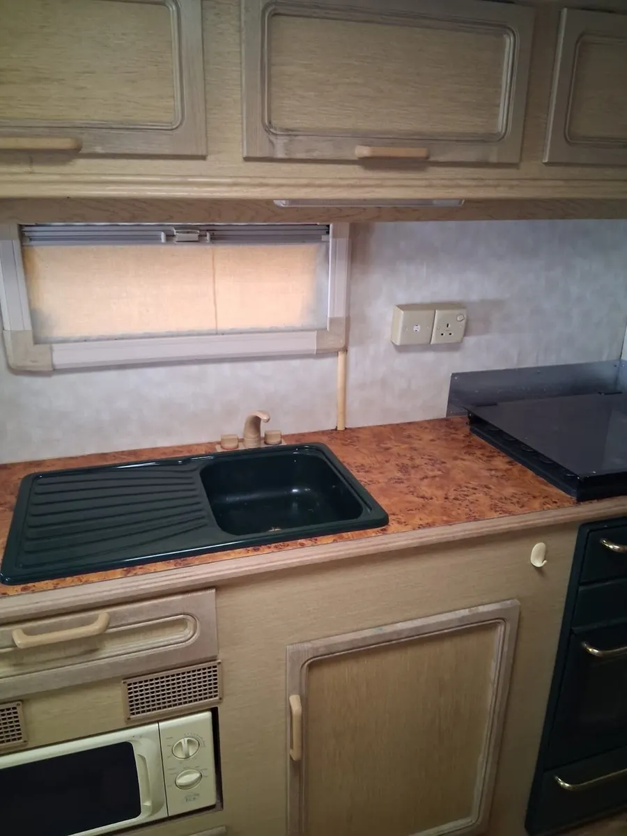Vintage Camper - Image 2