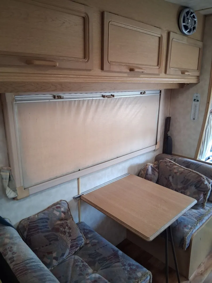 Vintage Camper - Image 3