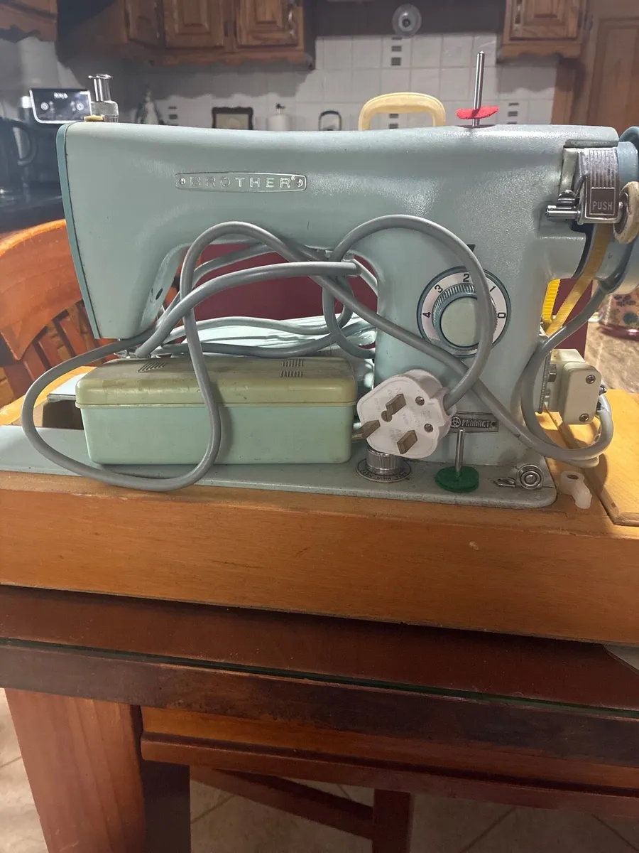 Brother vintage sewing machine - Image 1