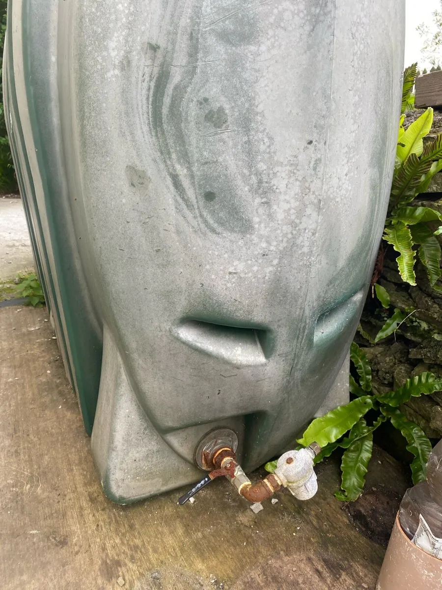 Oil tank - Image 1