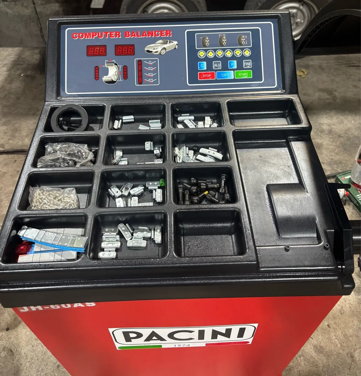 Tyre changer and Balancer - Image 4
