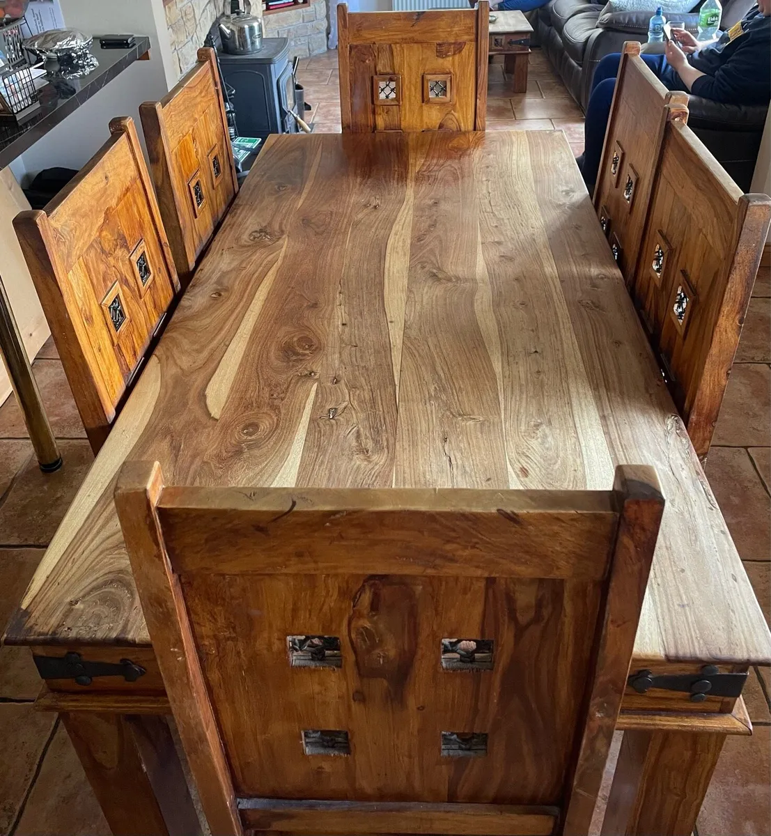 Table and Chairs - Image 4