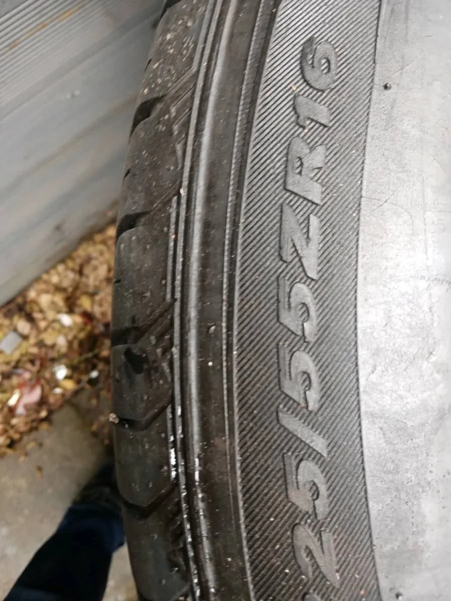 Mercedes alloys very good tyres - Image 2