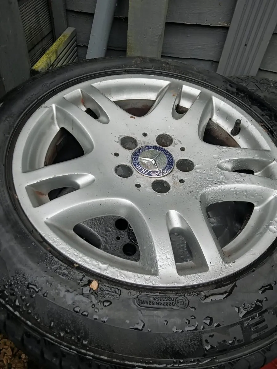 Mercedes alloys very good tyres - Image 1