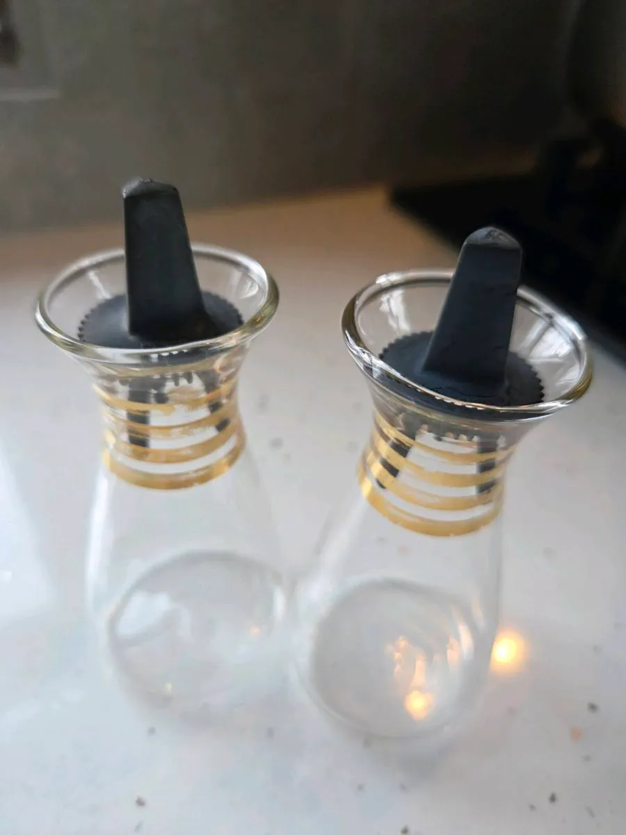 Vintage pyrex glass dispenser - Image 2