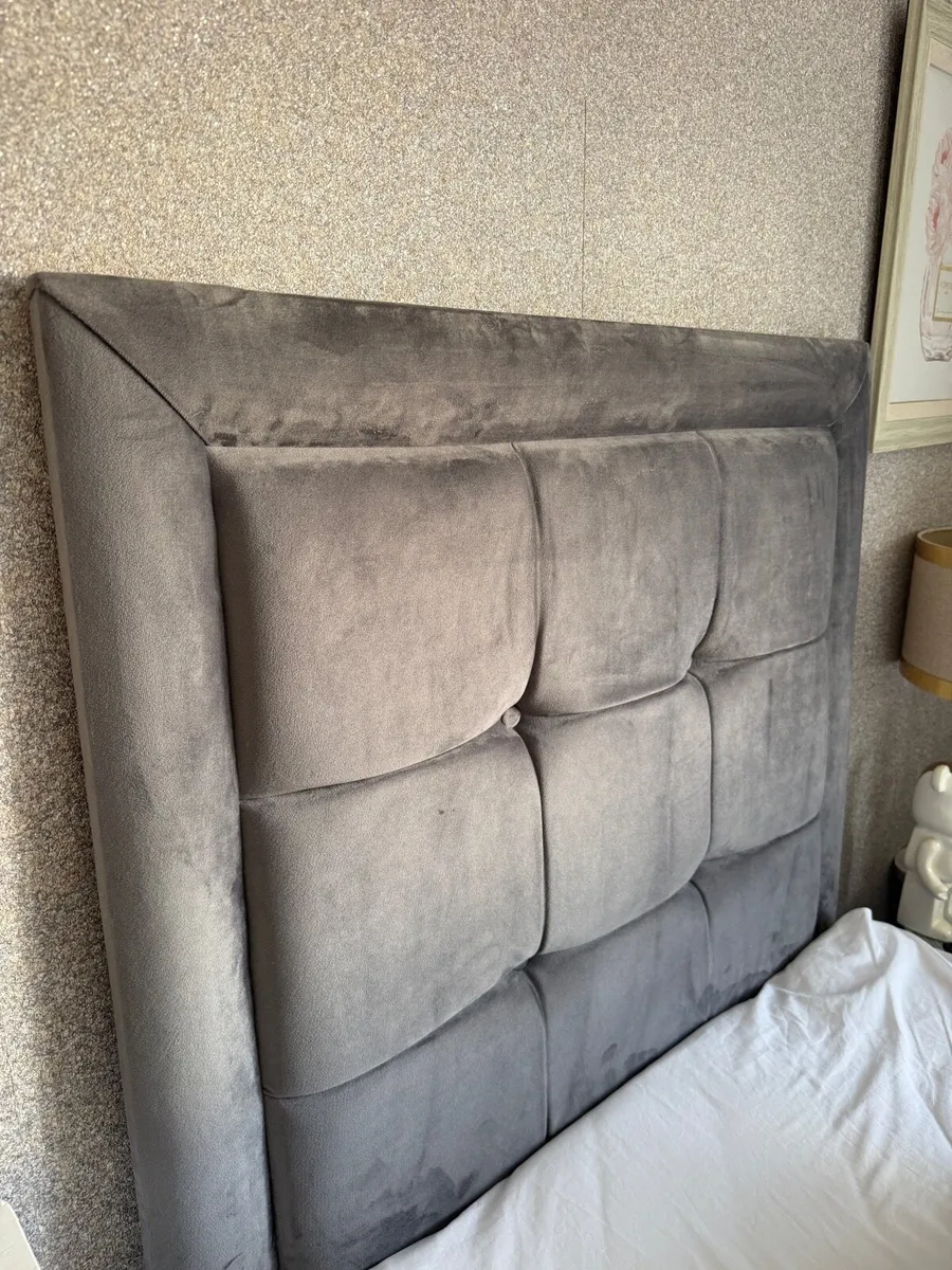 Two single beds - Image 1