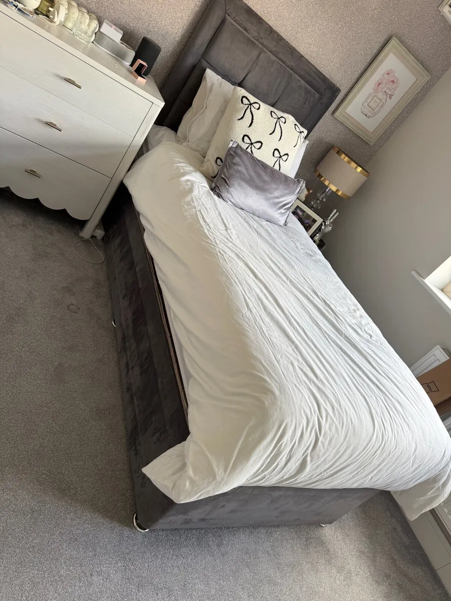 Two single beds - Image 2