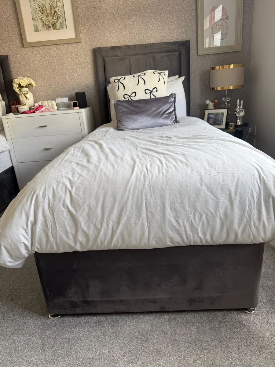 Two single beds - Image 3