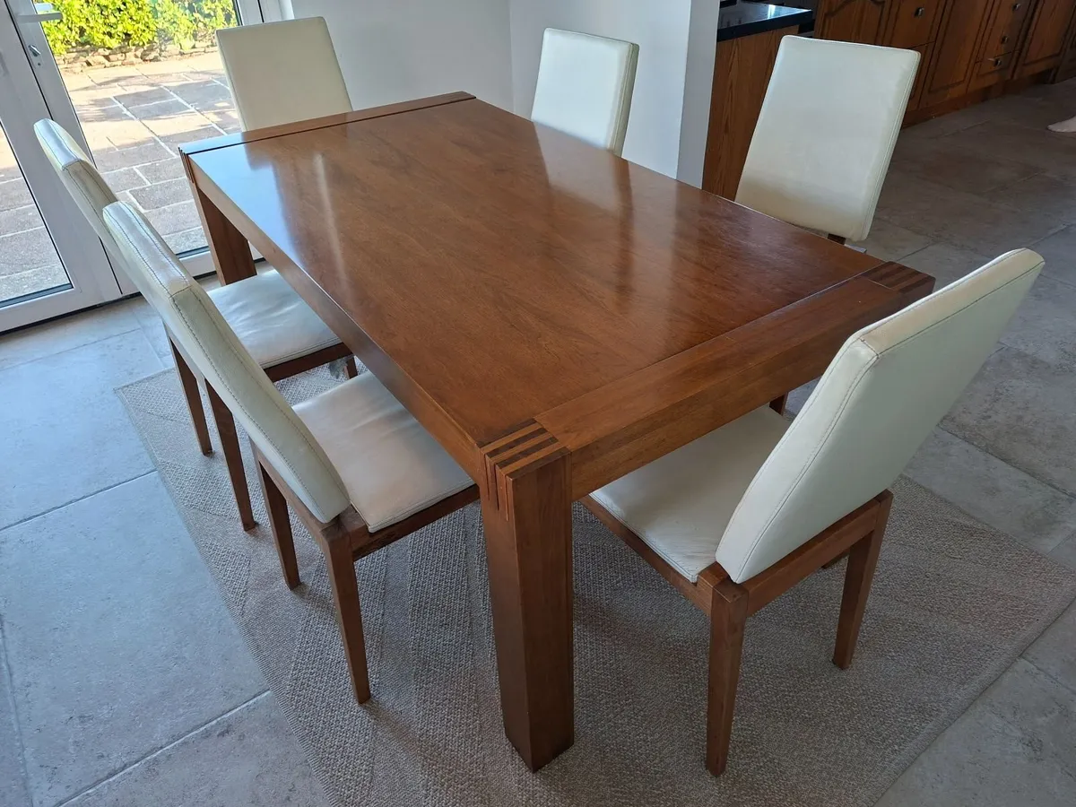 Kitchen table and chairs - Image 1