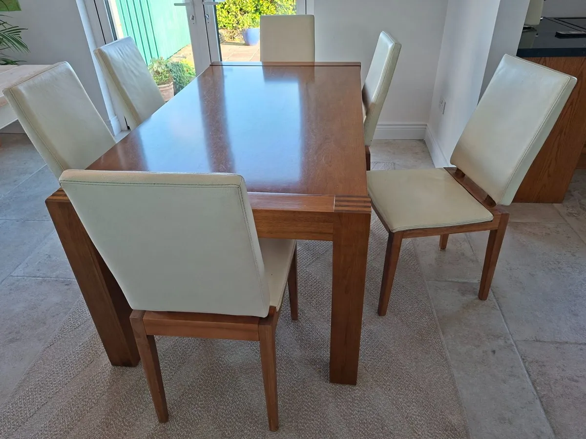 Kitchen table and chairs - Image 2