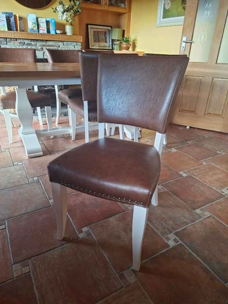 Extendable dining table and chairs. - Image 3