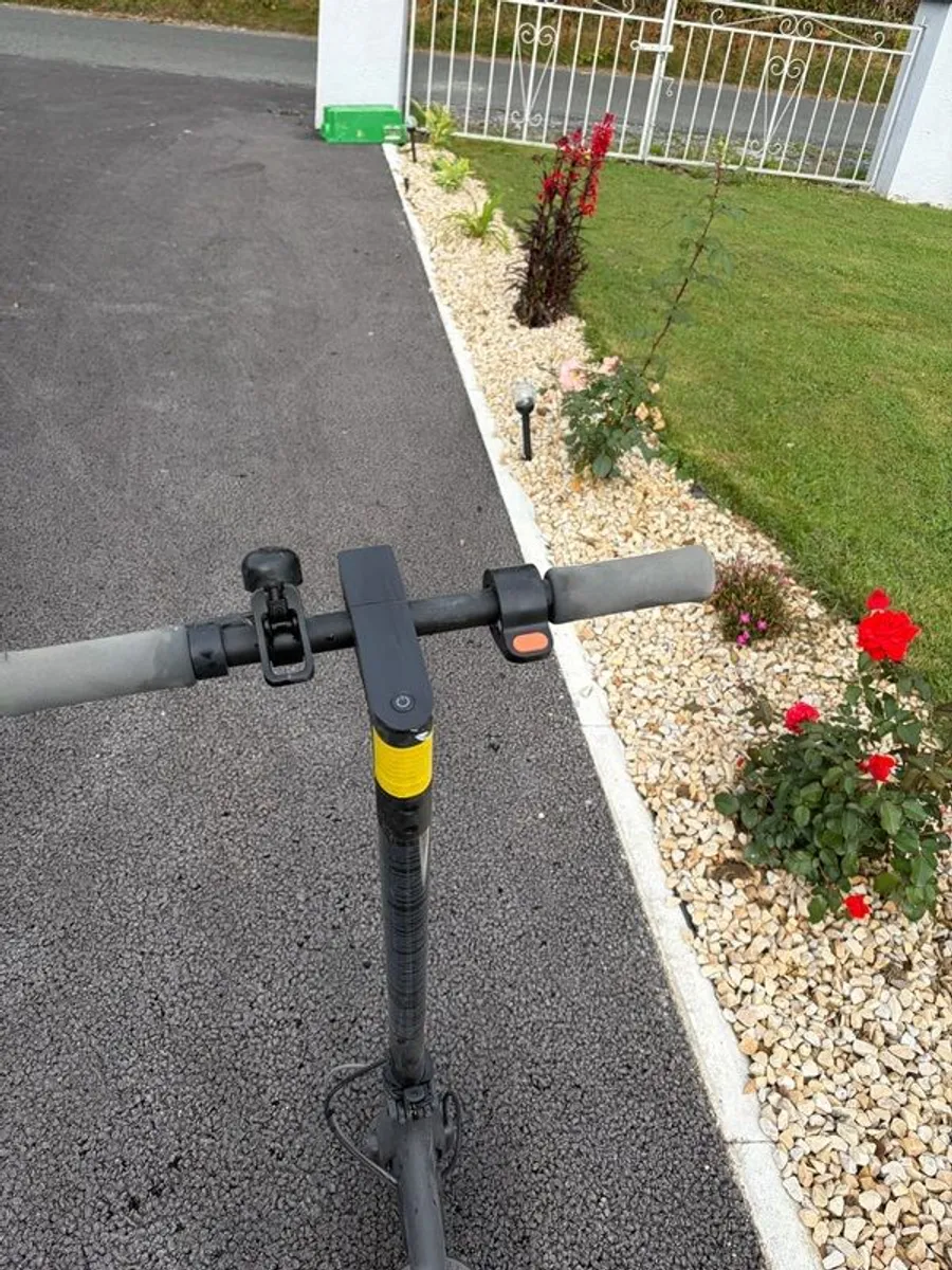 Electric scooter - Image 2