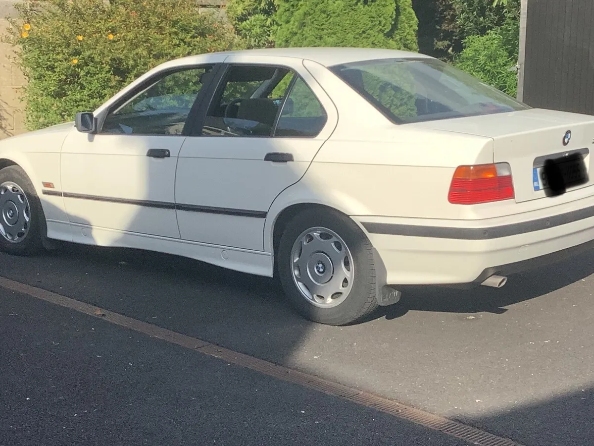 BMW 3-Series 1992 - Image 1