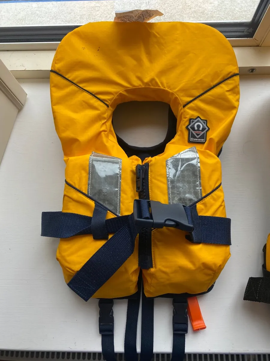 Life jackets - Image 3