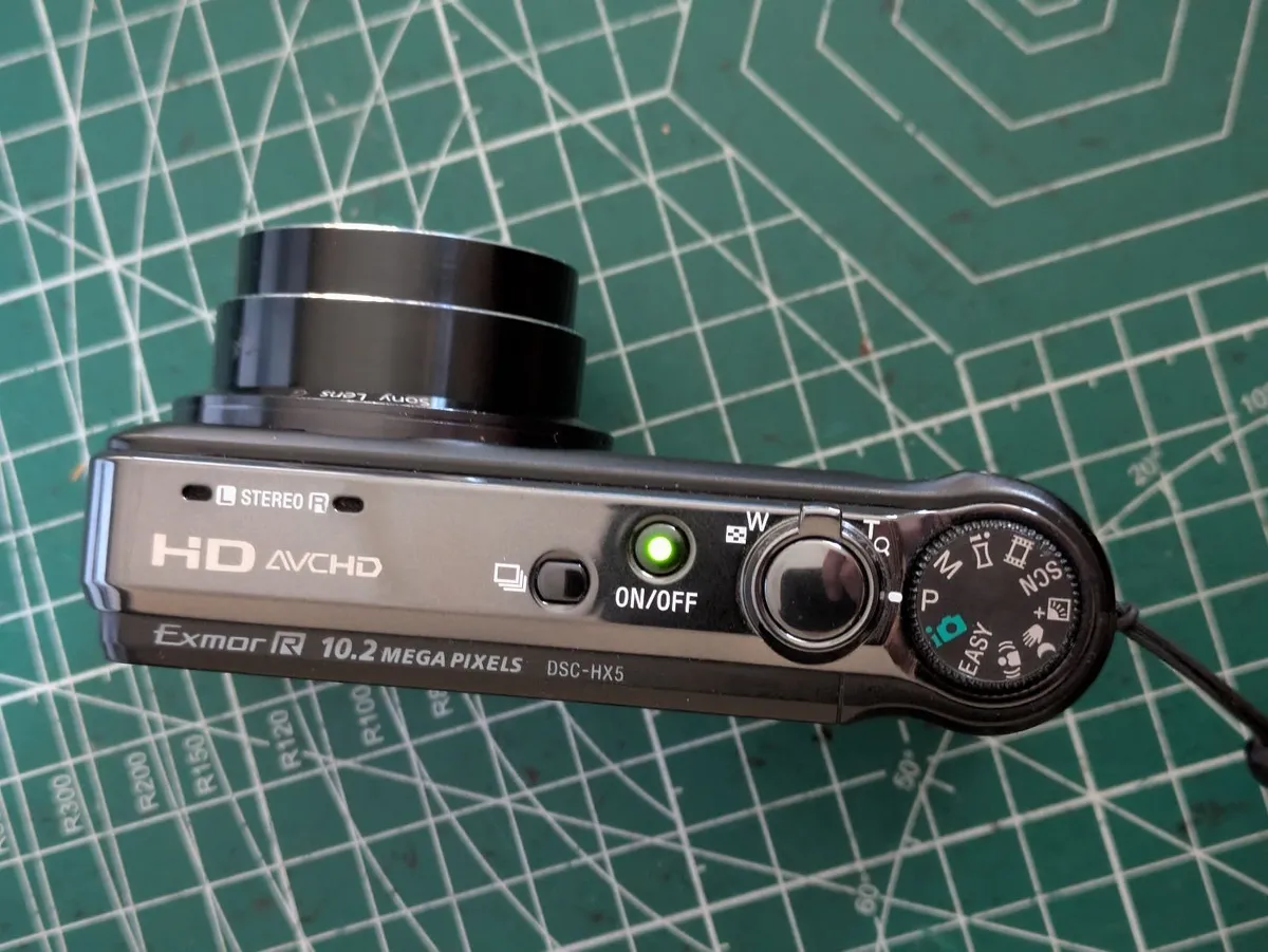Sony Cyber-shot HX5 10MP digital compact camera - Image 2