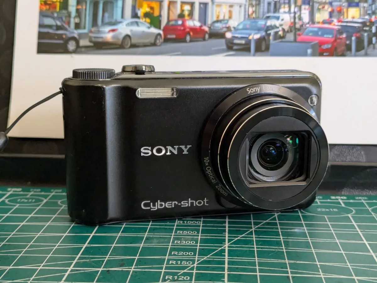 Sony Cyber-shot HX5 10MP digital compact camera - Image 1