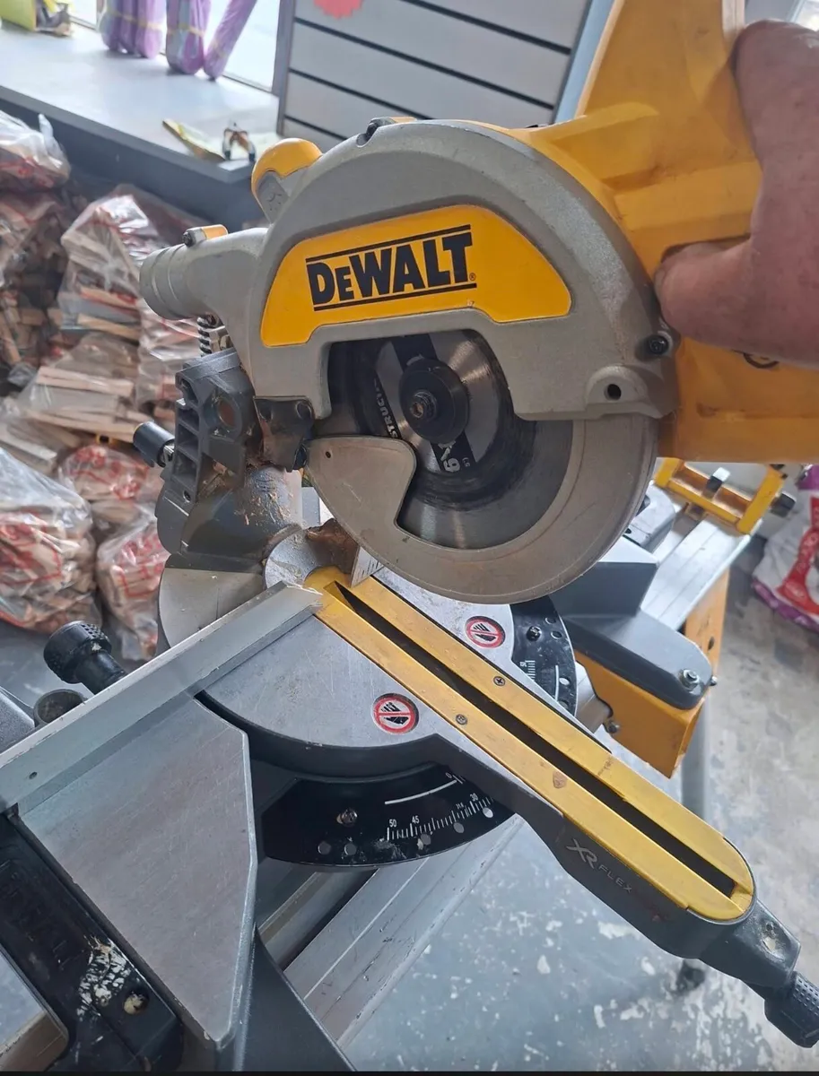 Dewalt table saw - Image 1