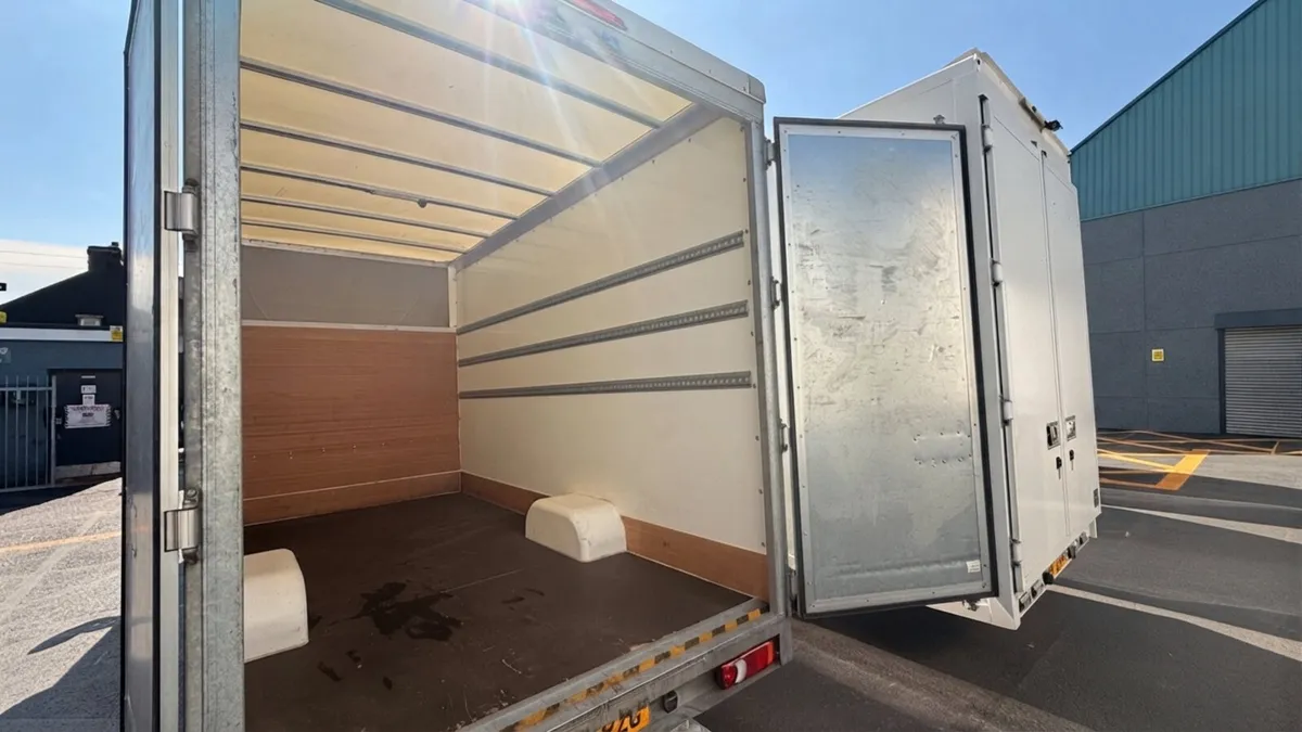 2023 Renault Master Luton Low Loader Van - Image 2