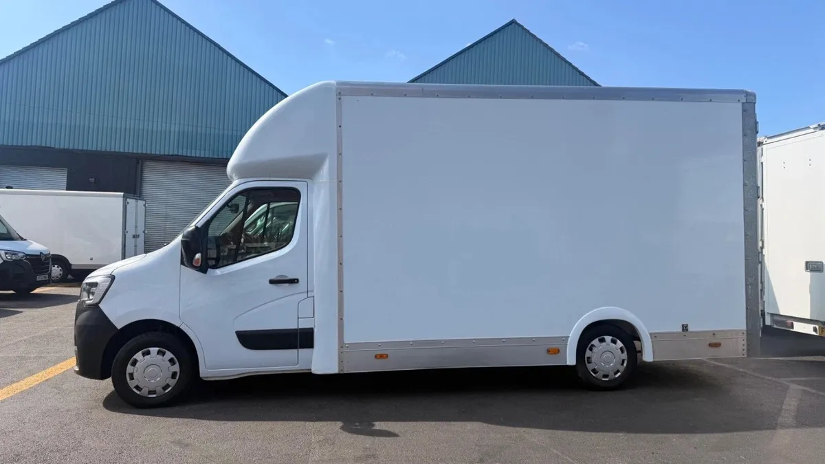 2023 Renault Master Luton Low Loader Van - Image 1