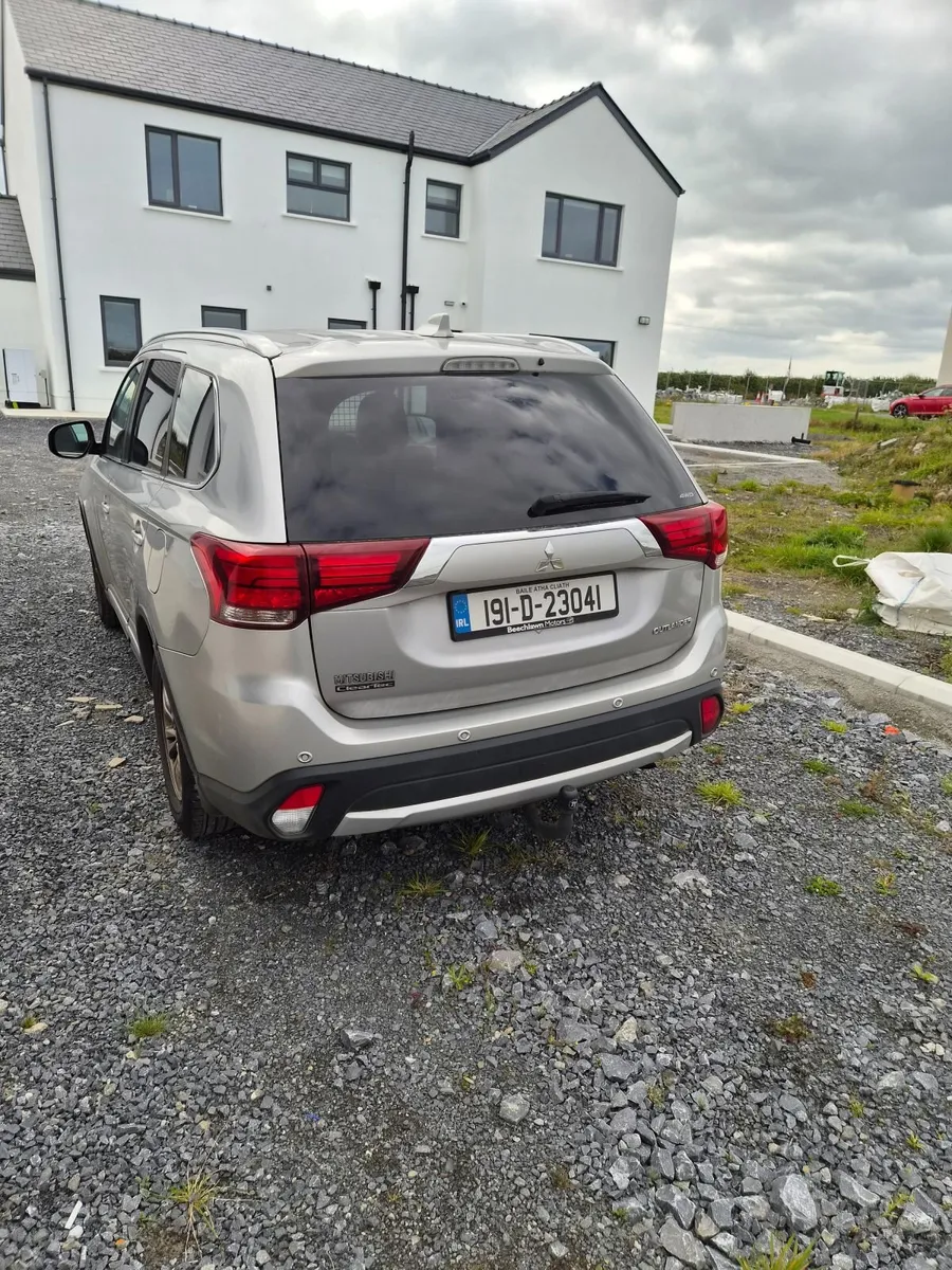 Mitsubishi Outlander 2019 4WD - 2 Seater - Image 3