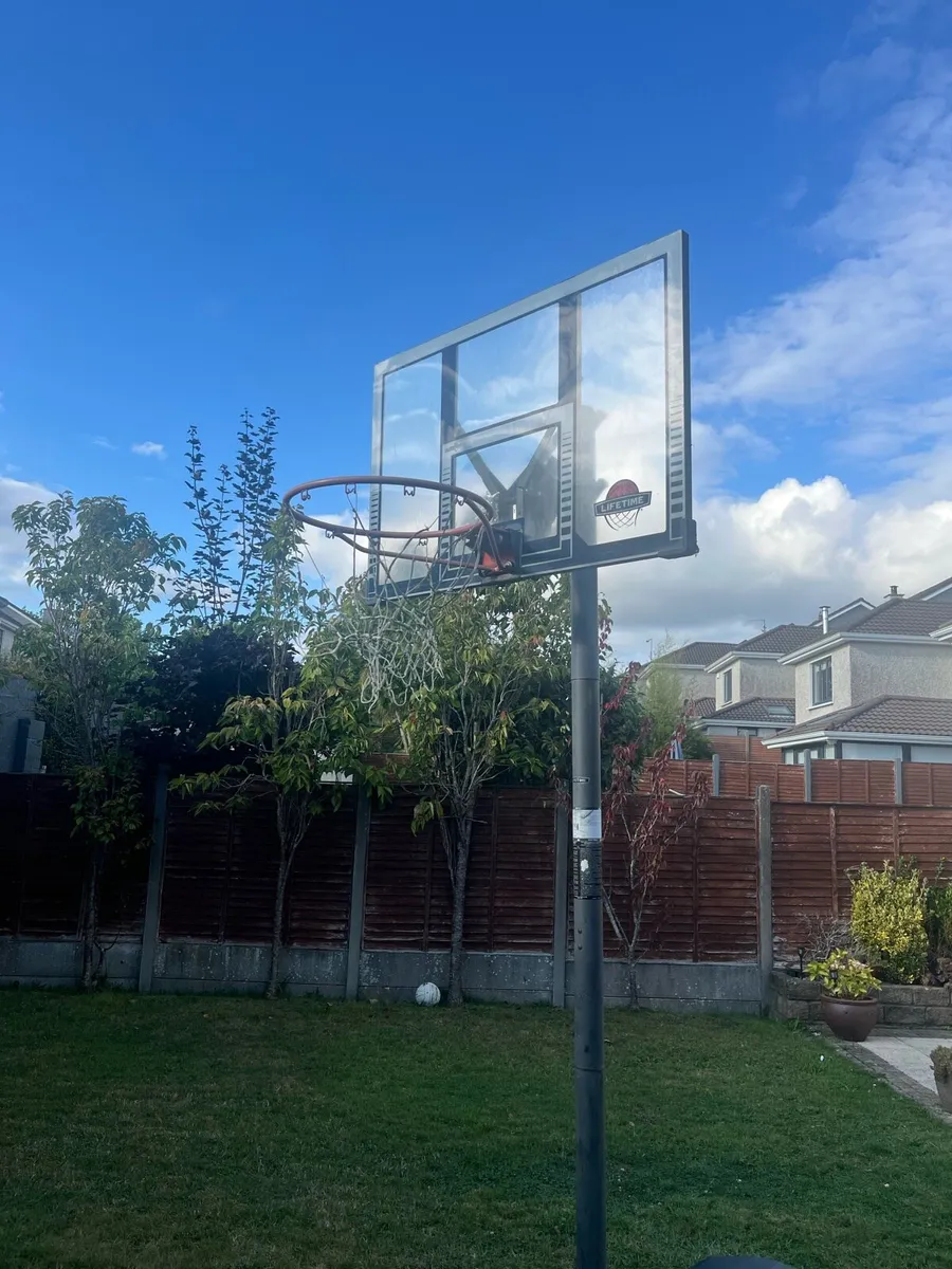 10ft Lifetime Basketball Hoop - Adjustable height - Image 4