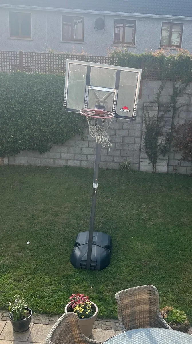 10ft Lifetime Basketball Hoop - Adjustable height - Image 1
