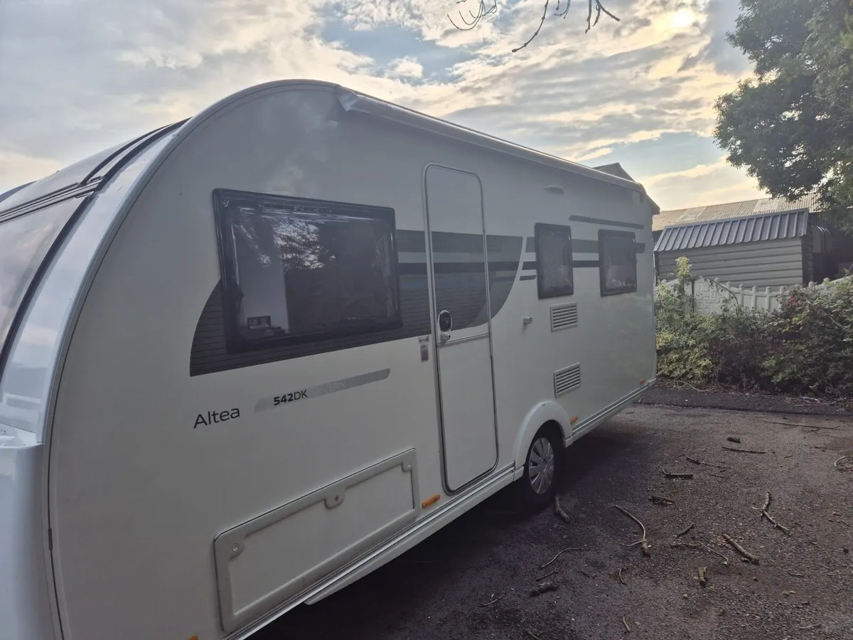 Adria altea 6 berth fixed bunk beds 2018 - Image 2