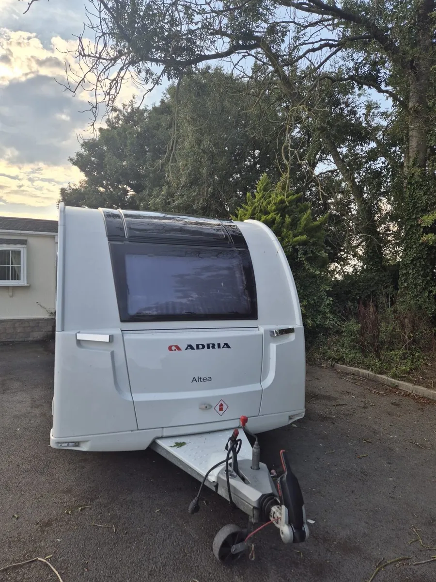 Adria altea 6 berth fixed bunk beds 2018 - Image 4