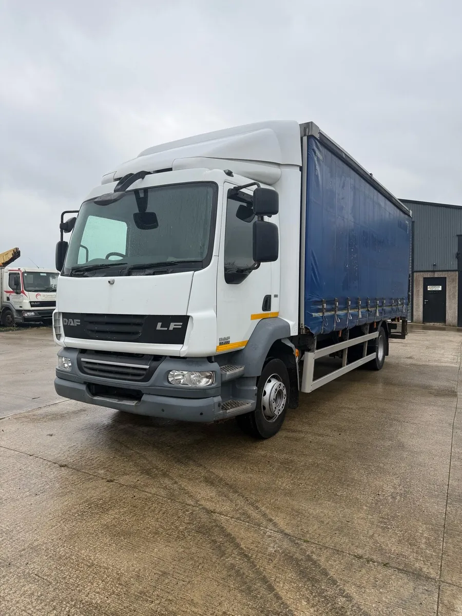 Daf lf 55 curtain sider 16 ton - Image 1