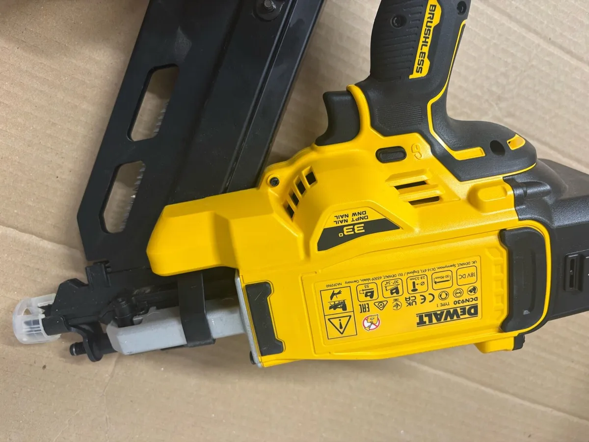 Dewalt New model nailer / 9ah both like new - Image 4