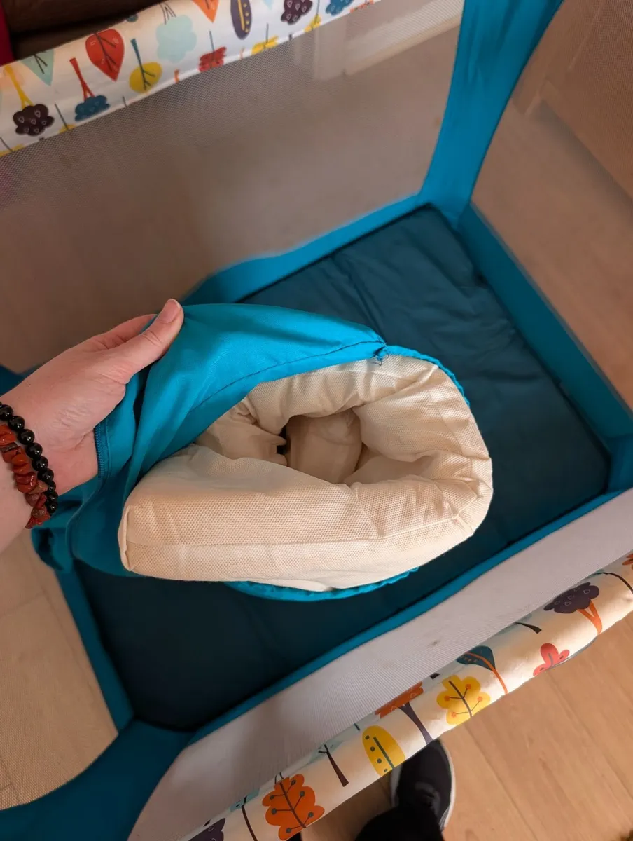 Graco Playpen with Mattress and Bassinet - Image 2