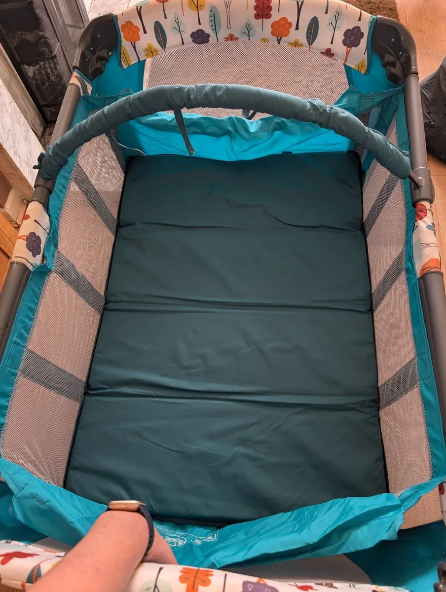 Graco Playpen with Mattress and Bassinet - Image 3