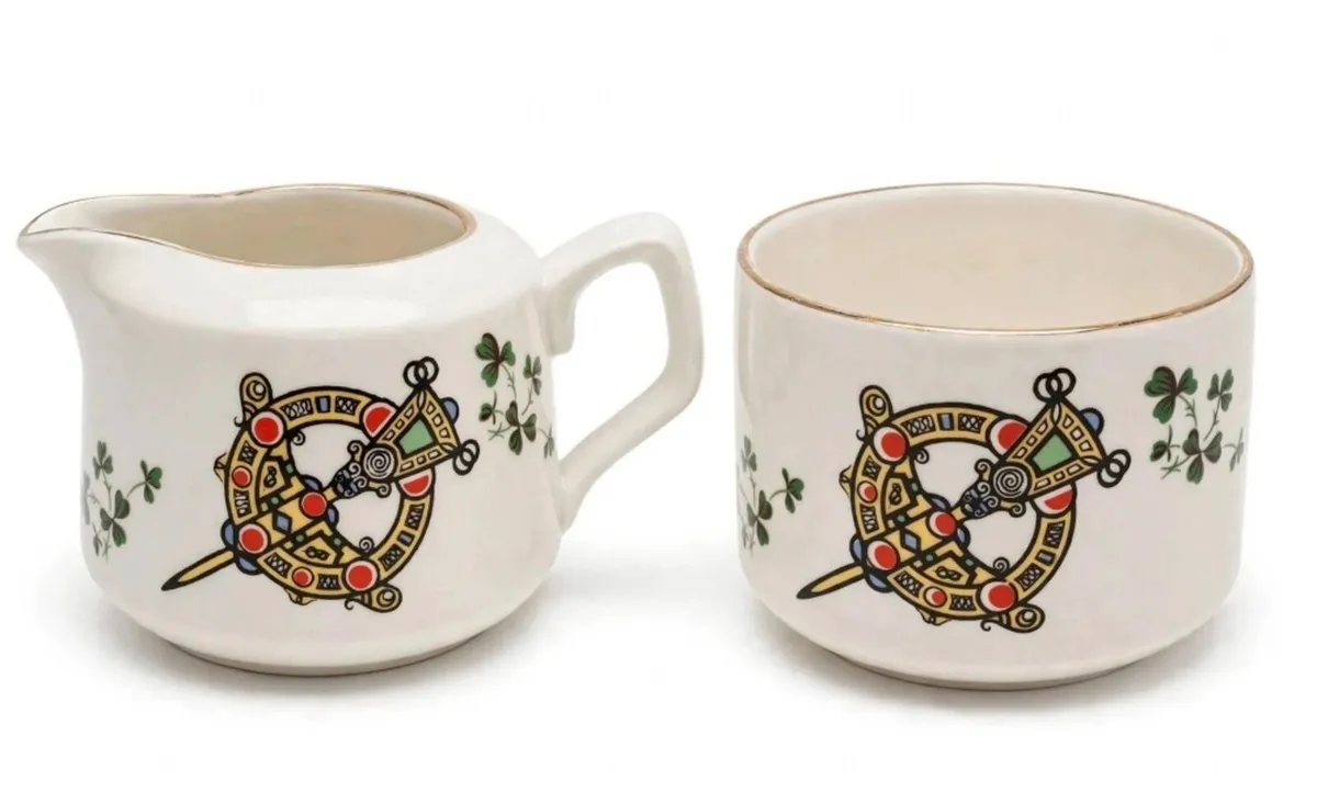 Carrigaline Pottery Set - Image 3