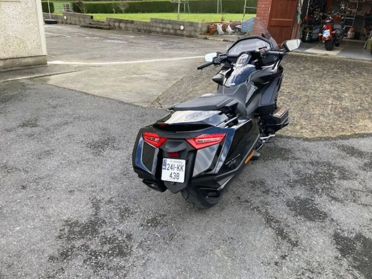 2024 Honda Gold Wing GL1800 - Image 2