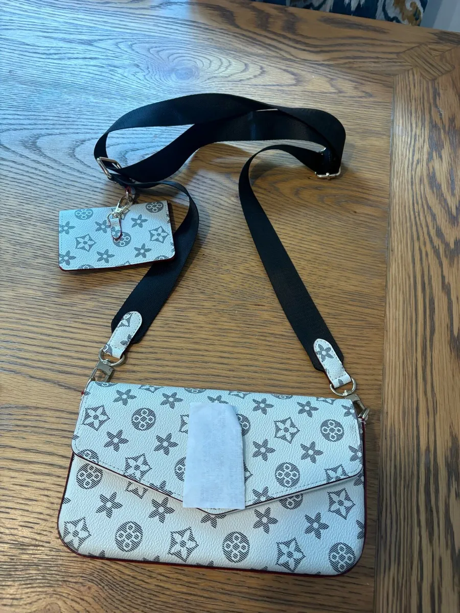 Hang bag - Image 1