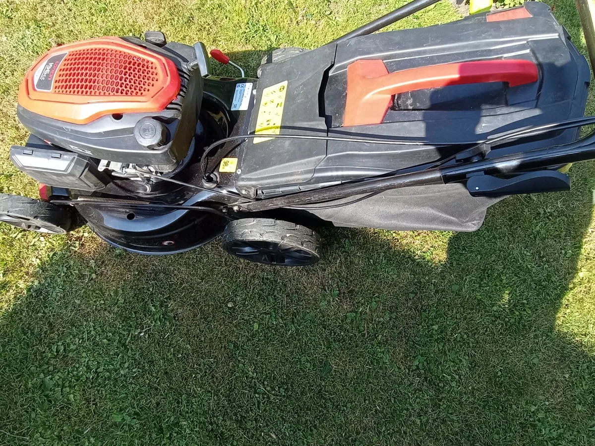 Petrol lawn mower - Image 3