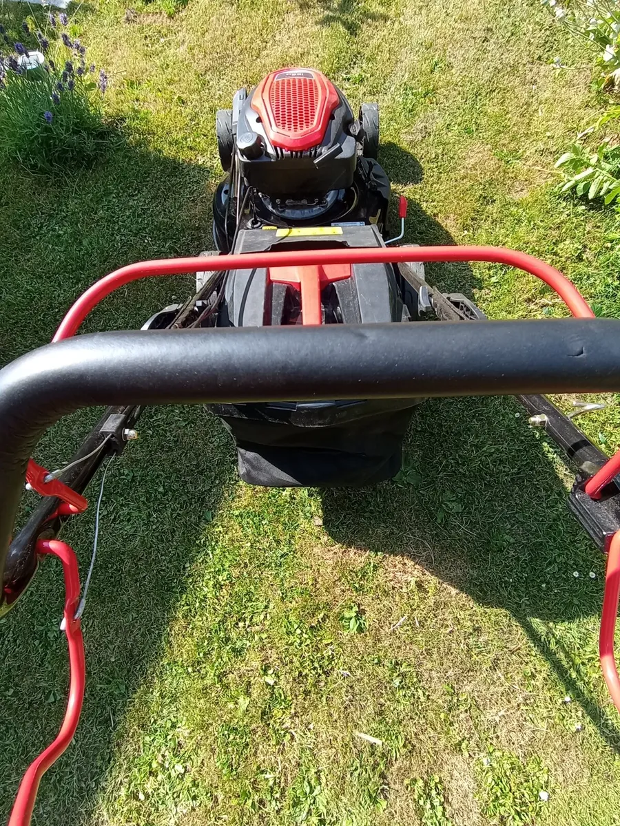 Petrol lawn mower - Image 2