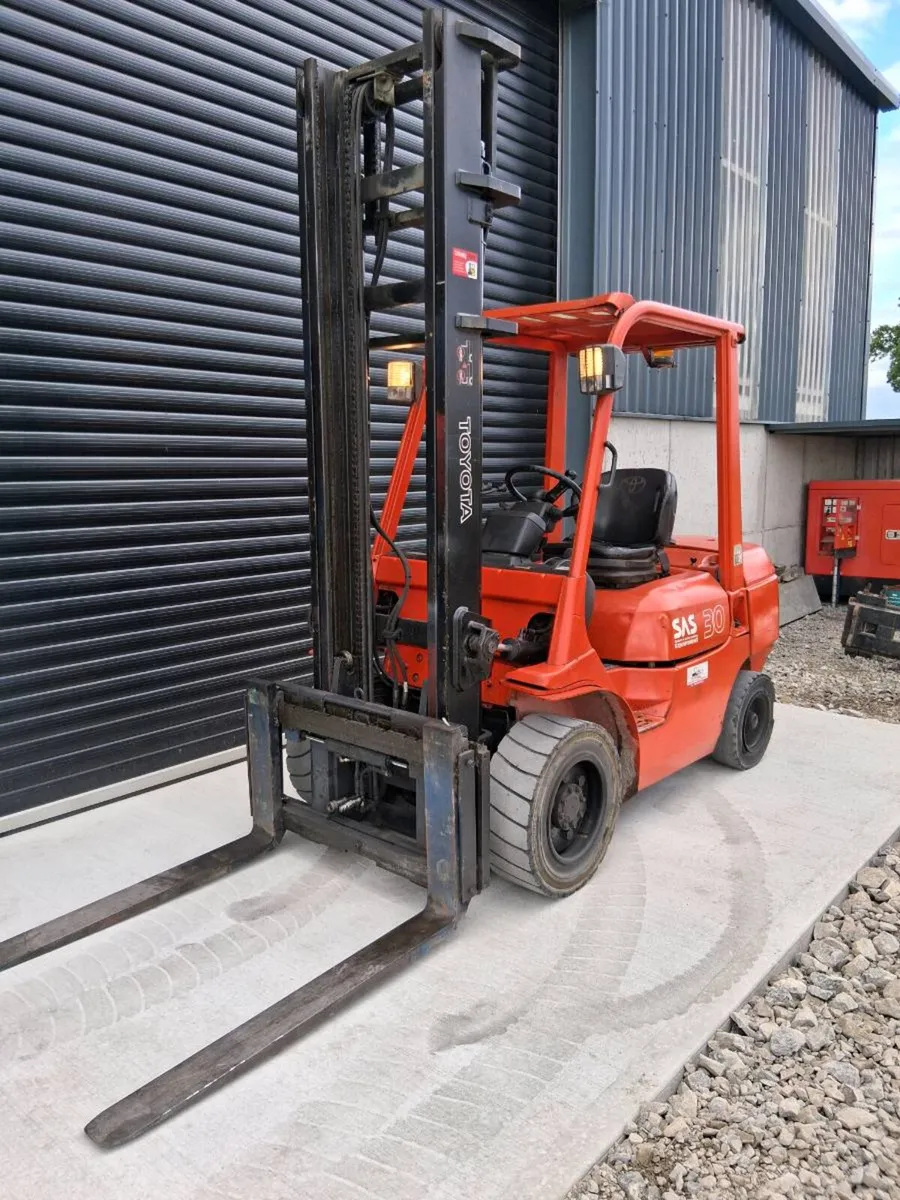 Forklift - Image 3