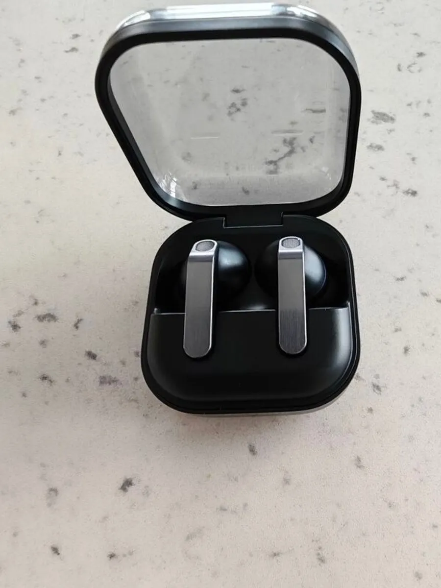 Samsung Galaxy Earbuds 4 Pro - Image 2