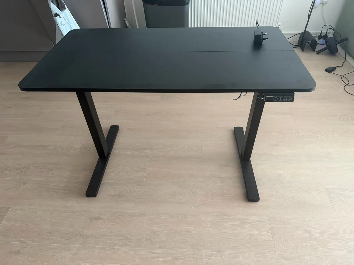 Like New Electric Standing Desk Ergomaker 120x60cm - Image 1