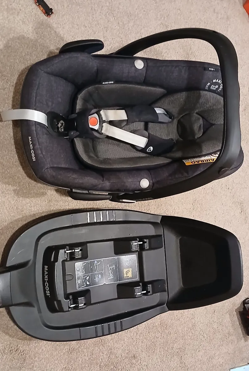 Maxi Cosi Pebble Pro Car seat & Base - Image 2