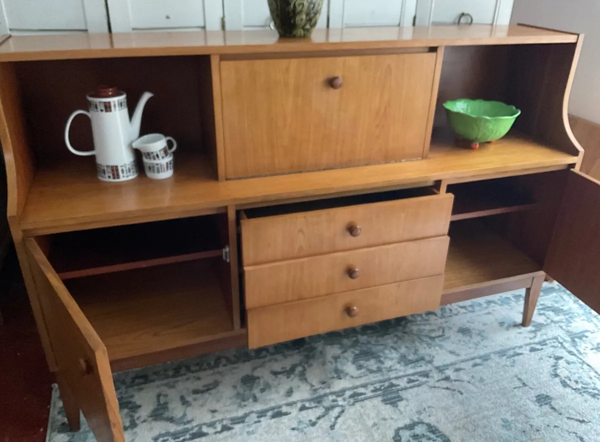 Mid century.MCM teak side board in great condition - Image 3