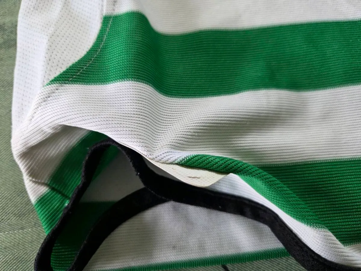 Celtic Football Home Jersey 2001 to 2003 Umbro - Image 4